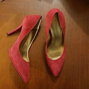BCBGeneration Suede red pumps